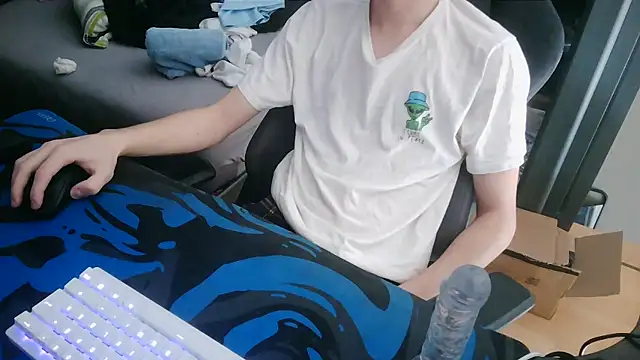 Snapshot of Theo19cmgerman chatting on April 11, 2026, 9:24 am Theo19cmgerman online show from April 11, 2026, 9:24 am