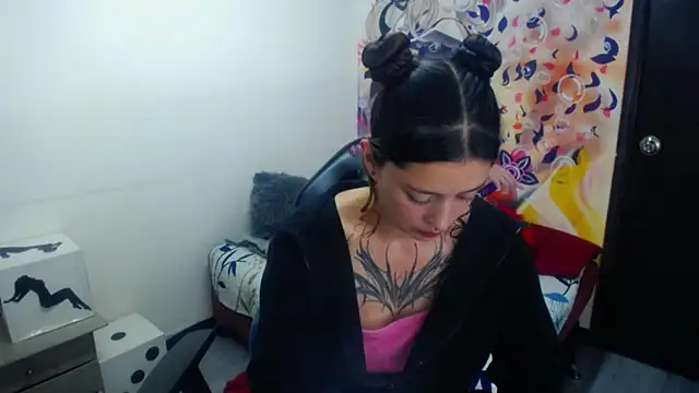 Lucia evans21 online show from April 21, 2026, 2:04 am