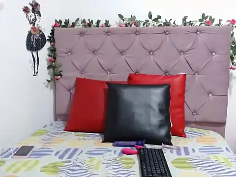 eimy rosse25 online show from June 3, 2026, 11:21 pm
