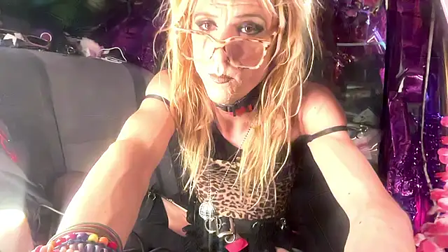 TgirlBrat online show from June 20, 2026, 7:33 am