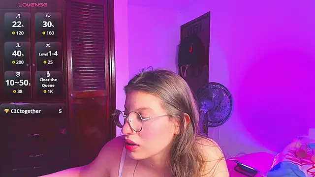 liiliie petite online show from July 17, 2026, 10:14 pm