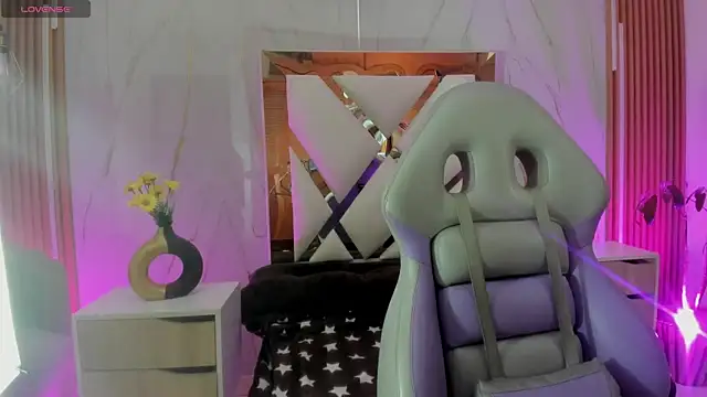 Snapshot of phamelaa_1 chatting on April 10, 2026, 4:06 am phamelaa 1 online show from April 10, 2026, 4:06 am