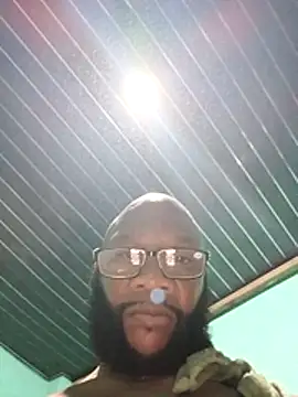 Snapshot of goodloveboss chatting on April 15, 2026, 5:47 am goodloveboss online show from April 15, 2026, 5:47 am