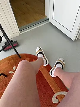 Snapshot of elysmay chatting on April 9, 2026, 10:09 am elysmay online show from April 9, 2026, 10:09 am