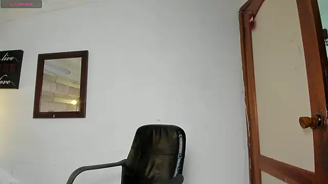 Snapshot of SarahQ65 chatting on April 14, 2026, 1:39 pm SarahQ65 online show from April 14, 2026, 1:39 pm