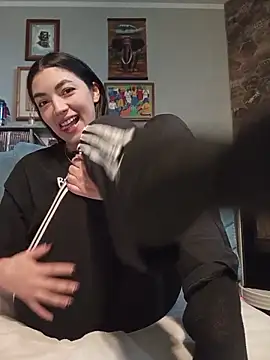 Snapshot of thailycupcake chatting on April 14, 2026, 1:17 pm thailycupcake online show from April 14, 2026, 1:17 pm