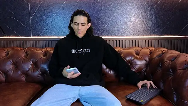 LucaAlessi online show from April 15, 2026, 1:29 pm