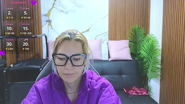 Snapshot of alonddra_tay chatting on July 17, 2026, 11:39 am alonddra tay online show from July 17, 2026, 11:39 am