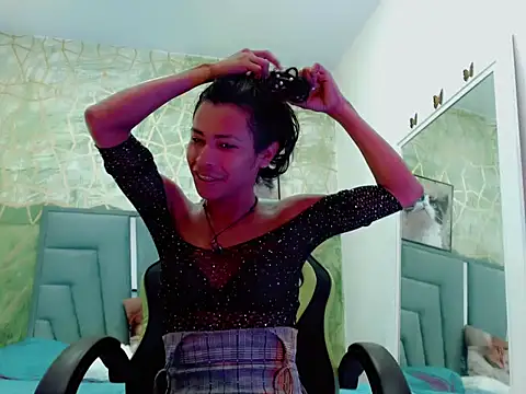 Naomisaenz01 online show from June 1, 2026, 9:38 pm