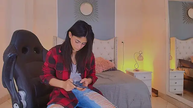 elizabeth santos1 online show from June 3, 2026, 9:20 pm