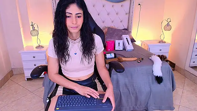 elizabeth santos1 online show from July 18, 2026, 10:35 pm