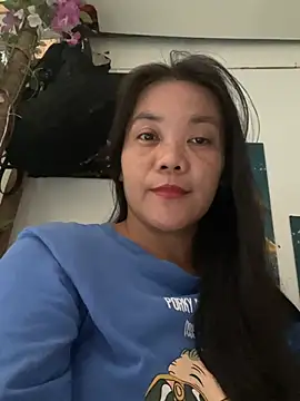 holdmetight21 online show from April 13, 2026, 1:44 am