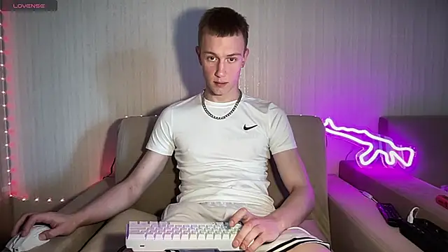 Travis Gracile online show from June 18, 2026, 8:58 am