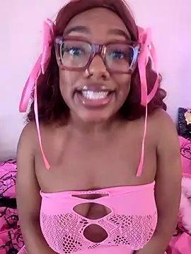 Snapshot of ChocolatCoveredStrawberry chatting on April 10, 2026, 6:45 pm ChocolatCoveredStrawberry online show from April 10, 2026, 6:45 pm