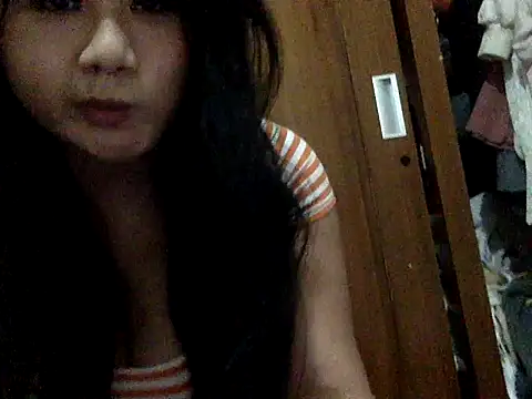 vixenrae online show from April 12, 2026, 2:55 pm