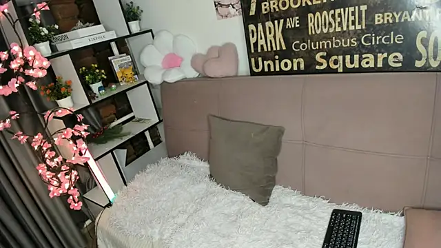 TwinkWhite online show from May 31, 2026, 9:27 pm