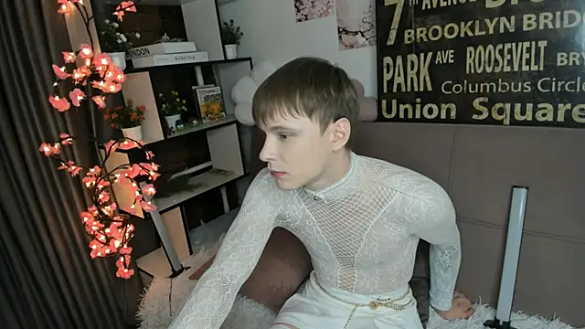 TwinkWhite online show from June 1, 2026, 8:54 pm