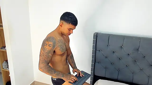 Andrewadamsx online show from April 13, 2026, 12:54 pm