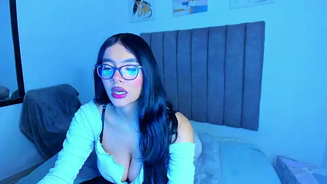 britanny jones1 online show from June 3, 2026, 12:08 pm