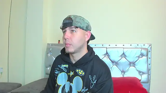 Snapshot of matthew_gill chatting on April 12, 2026, 2:44 pm matthew gill online show from April 12, 2026, 2:44 pm