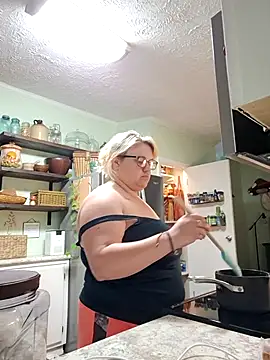 itsthatgirl online show from April 12, 2026, 12:48 am