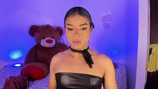 nikolle mistrreHots online show from July 8, 2026, 7:07 pm