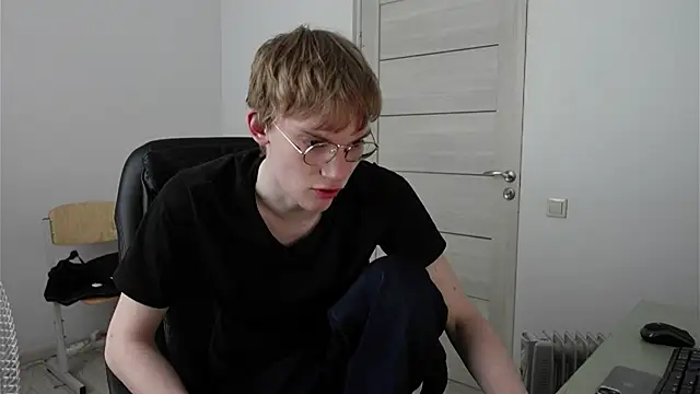 Snapshot of Dave_Redmond chatting on May 6, 2026, 1:49 pm Dave Redmond online show from May 6, 2026, 1:49 pm