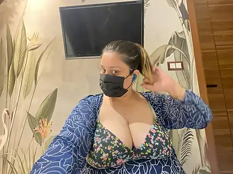 kavyasingh36 online show from May 16, 2026, 12:29 am