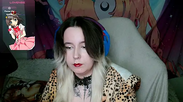 Snapshot of mirabite_ chatting on April 13, 2026, 7:36 am mirabite online show from April 13, 2026, 7:36 am