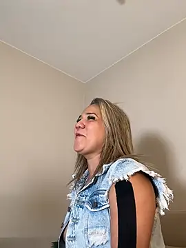 Camila Noer online show from May 14, 2026, 2:13 pm
