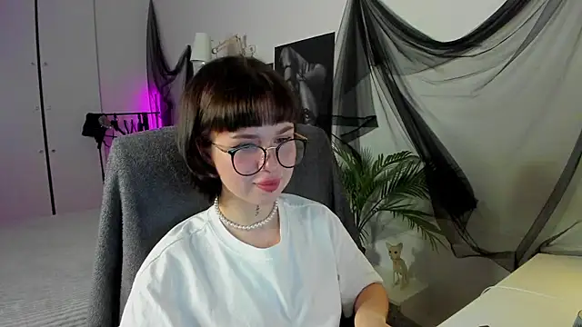 RisoSweet online show from June 5, 2026, 8:47 pm
