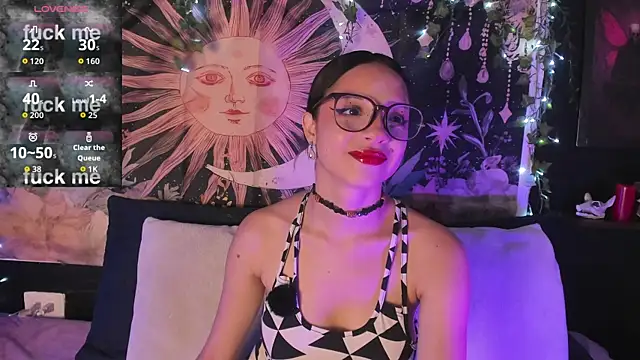 LaxiViolet online show from August 1, 2026, 9:25 pm
