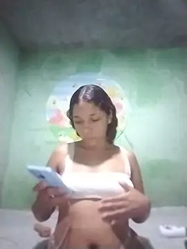 YuliBrayan online show from June 9, 2026, 4:35 am