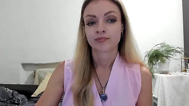 Snapshot of Severina7 chatting on July 18, 2026, 5:28 pm Severina7 online show from July 18, 2026, 5:28 pm