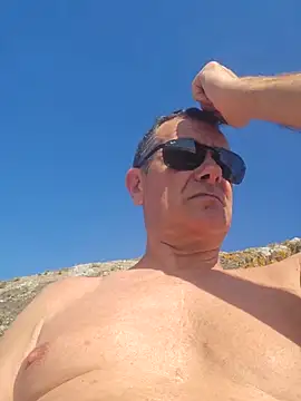 Snapshot of loulouferrari chatting on April 26, 2026, 3:10 pm loulouferrari online show from April 26, 2026, 3:10 pm