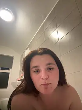 Valentinaroseex online show from April 28, 2026, 8:14 pm