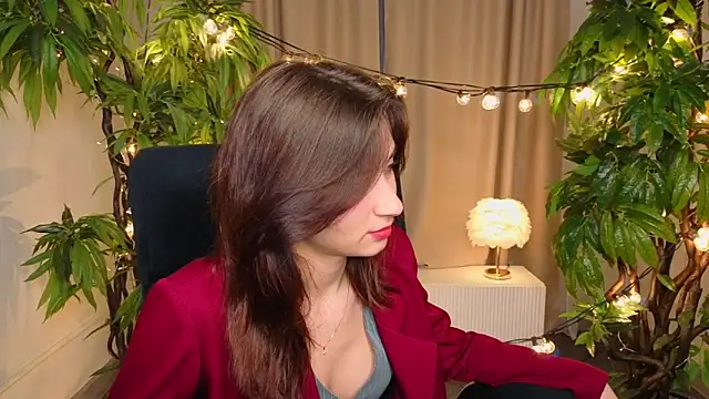 SuzanneJackson online show from April 18, 2026, 5:06 pm