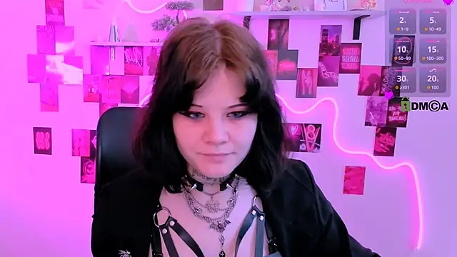 nikki kiss  online show from April 25, 2026, 8:39 am