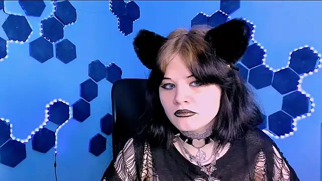 nikki kiss  online show from May 8, 2026, 8:41 am