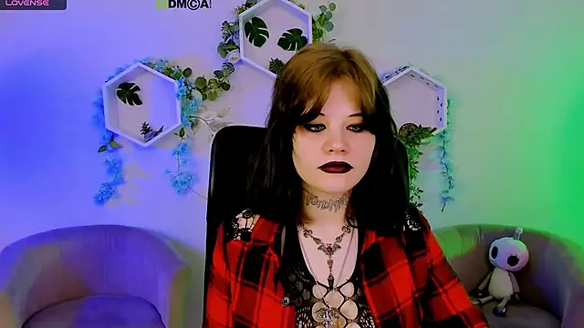nikki kiss  online show from June 17, 2026, 8:28 am