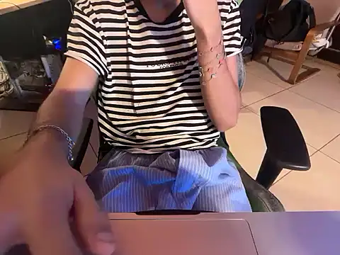 Snapshot of franchu19cm chatting on April 16, 2026, 7:53 am franchu19cm online show from April 16, 2026, 7:53 am