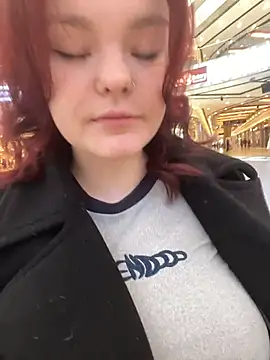 kinky  fox online show from April 17, 2026, 11:13 am