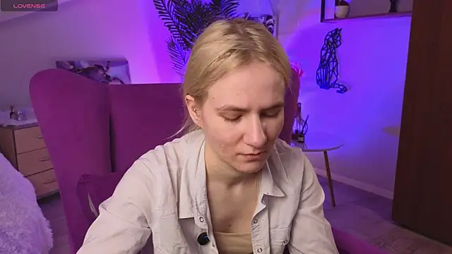 PennyLavertu online show from April 15, 2026, 7:48 am