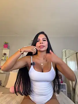 Elara Luxe online show from May 15, 2026, 9:44 pm