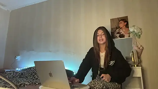 Alice Princesz online show from April 28, 2026, 5:40 pm