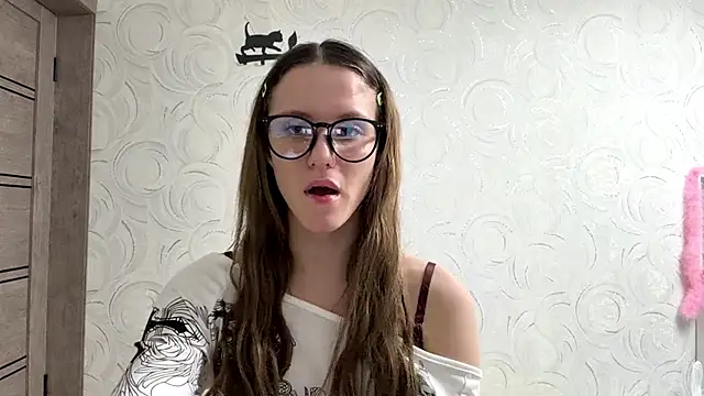 NIkaSarling13 online show from April 17, 2026, 3:04 pm