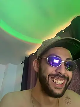 MaXWof00 online show from April 23, 2026, 7:49 pm