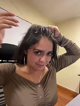 Selene  Ferrer online show from April 16, 2026, 9:39 pm