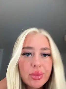 Snapshot of Vanillaheavennn chatting on April 14, 2026, 8:04 pm Vanillaheavennn online show from April 14, 2026, 8:04 pm