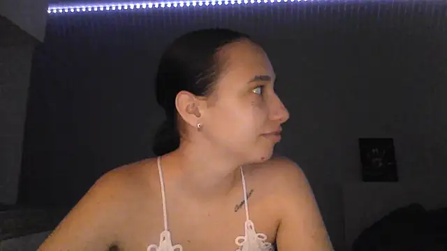 Snapshot of DarkMirel chatting on July 19, 2026, 3:05 pm DarkMirel online show from July 19, 2026, 3:05 pm